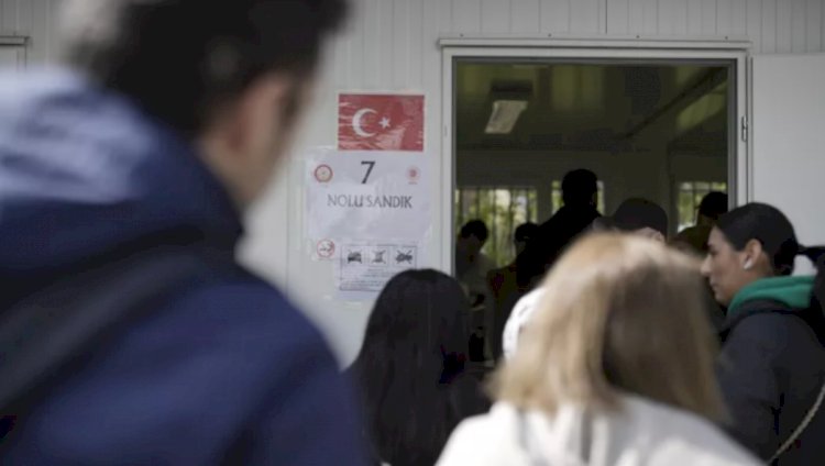 Almanya'daki Türkler sandıklara akın etti, toplamda 1,5 milyon kişi oy kullanabilecek