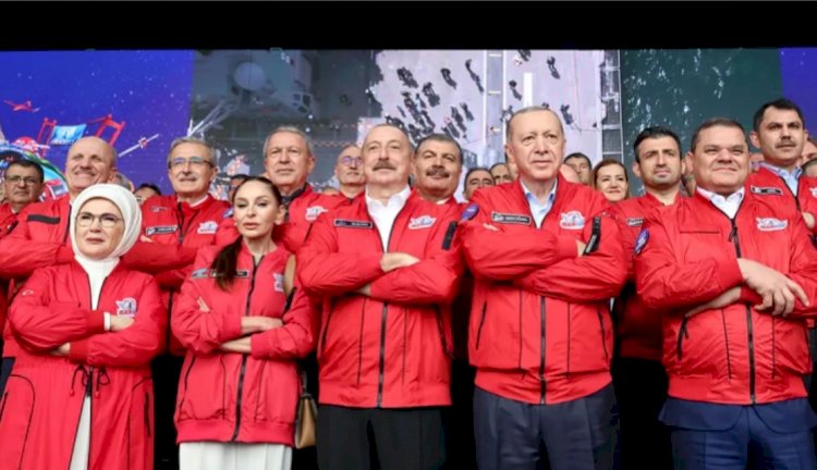 Erdoğan, Aliyev'le birlikte katıldığı Teknofest Fuarı'nda Türkiye'nin ilk uzay yolcularını tanıttı