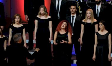 TÜRK KOROLARI DÜNYAYA SESLENDİ