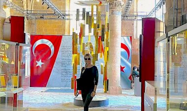 ZİYARETÇİLERİNİ YÜZ YILLIK BİR TARİH YOLCULUĞA ÇIKARAN SERGİ