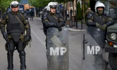 Kosova'da kriz: Sırbistan sınıra asker göndereceğini duyurdu; NATO bölgede varlığını artırdı