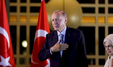 WSJ: “Yaygın kamuoyu memnuniyetsizliğine rağmen Erdoğan bir dönem daha kazandı”