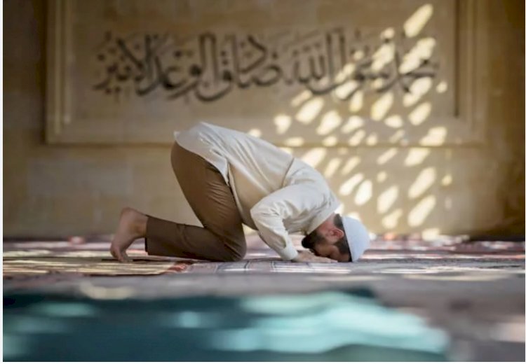 Rüyada Namaz kılmak, Namaz kıldığını görmek ne anlama gelir?