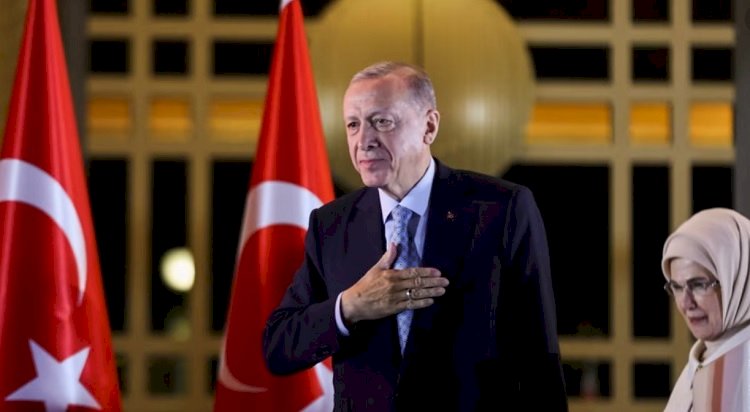 WSJ: “Yaygın kamuoyu memnuniyetsizliğine rağmen Erdoğan bir dönem daha kazandı”