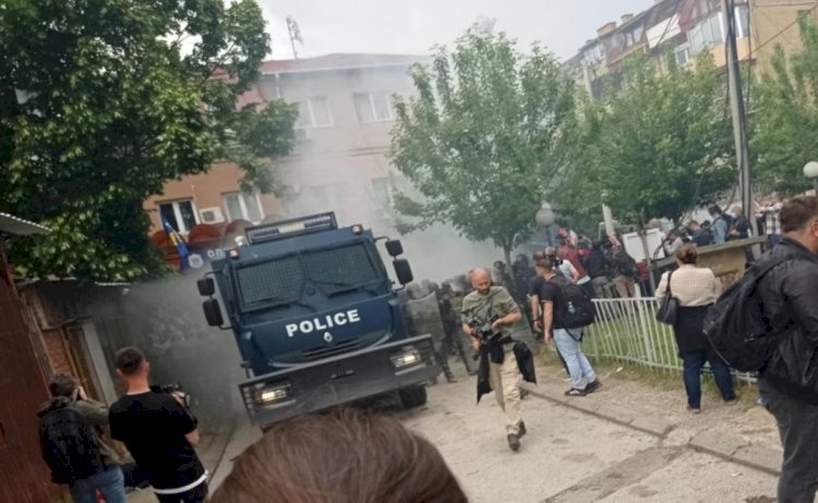 Kosova'da Sırp protestocularla çatışmalar alevlenince NATO askerleri konuşlandırıldı