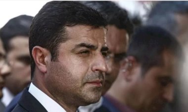 Demirtaş aktif siyaseti bıraktı: 'Halkımıza layık bir politika ortaya koyamadığımız için özür diliyorum'