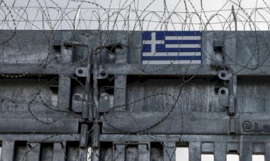 Atina: Türkiye'den 138 Suriyeli kaçak geçiş yaptı