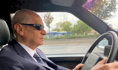 Bahçeli, klasik otomobiliyle turladı: 'Bu bana yeter' paylaşımı