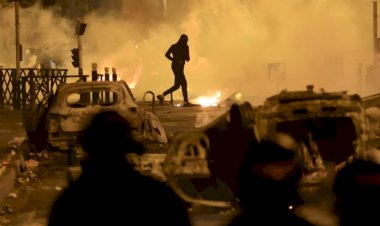 Fransa’daki protestolarda 667 gözaltı Macron kriz toplantısı için Paris'e döndü