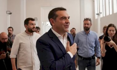 Çipras, partisinin liderliğinden Nazım Hikmet’in dizesiyle istifa etti