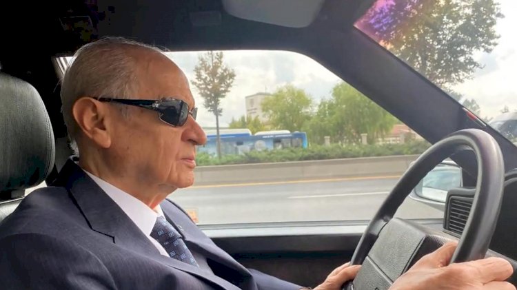 Bahçeli, klasik otomobiliyle turladı: 'Bu bana yeter' paylaşımı
