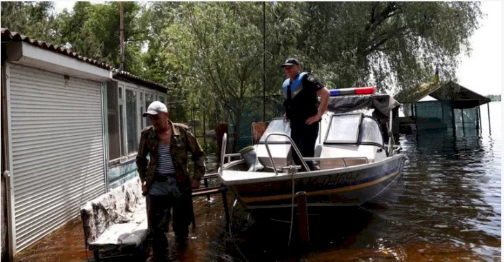 Ukrayna savaşı: Kahovka Barajı yıkıldı, öfkeli halk 'Rusya, Herson'u sular altında bırakmak istedi' diyor