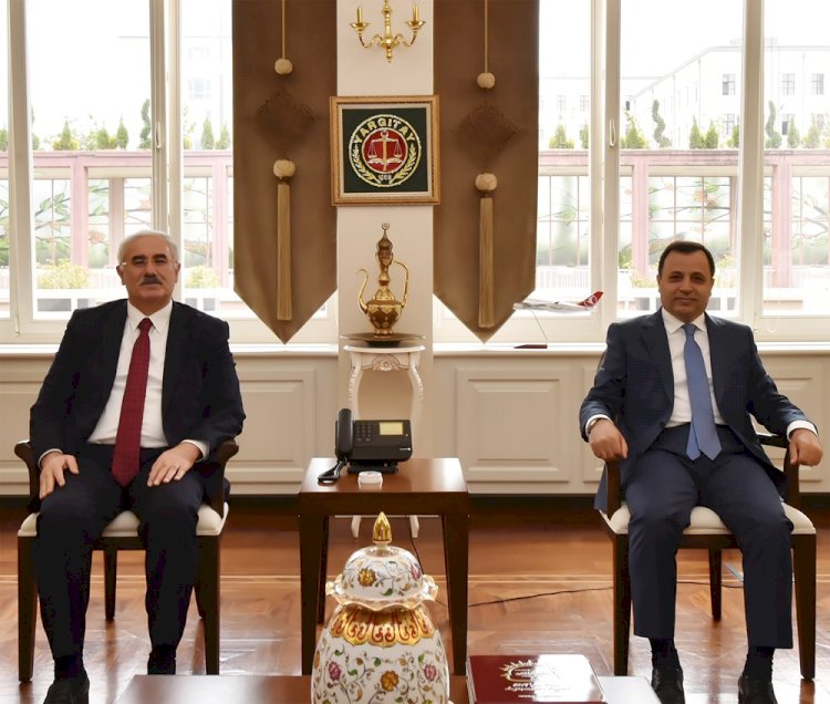CHP’yi mi kurtaralım, Türkiye’yi mi? 