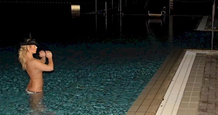 Berlin'de kadınların halka açık havuzlarda üstsüz yüzebilmesi serbest bırakıldı