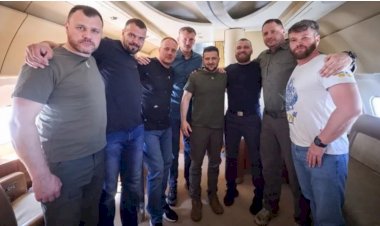 Zelenskiy: Türkiye'deki 5 Azov Taburu komutanı Ukrayna'ya döndü