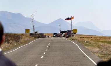 Dağlık Karabağ'da gerilim: Azerbaycan Rusya'yı suçladı; Moskova üçlü zirve önerdi