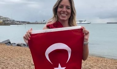 Deniz Kayadelen, Manş Denizi'ni geçerek adını tarihe yazdırdı: 15 saat yüzdü!