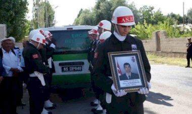 Şehit Enes Kırmızıkoç gözyaşları arasında son yolculuğuna uğurlandı