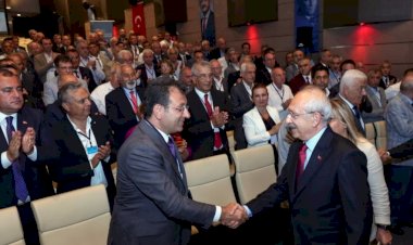 CHP'de "değişim mi ihanet mi" gerilimi büyüyecek mi?