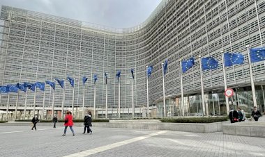 Euro Bölgesi ikinci çeyrekte yüzde 0,3 büyüdü, enflasyon geçen aya göre az da olsa düştü