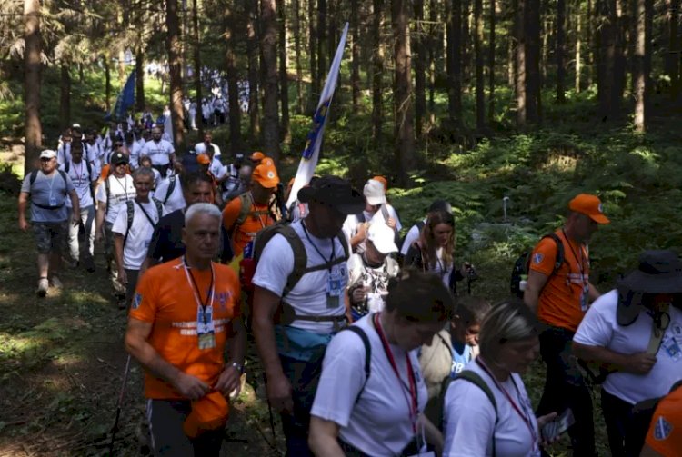 Srebrenitsa Soykırımı 28. yılında: Kurbanlar anısına 'barış yürüyüşü'