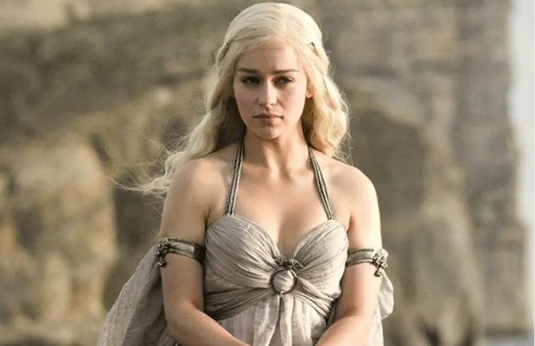 Emilia Clarke: Çıplaklık hakkında soru sormadıkları sürece sorun yok