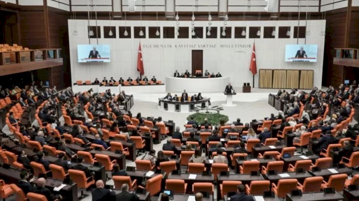 AKP’den Saadet Partisi grubu hamlesi: Çoğunluğu kaybetmemek için komisyonların üye sayısı artırıldı
