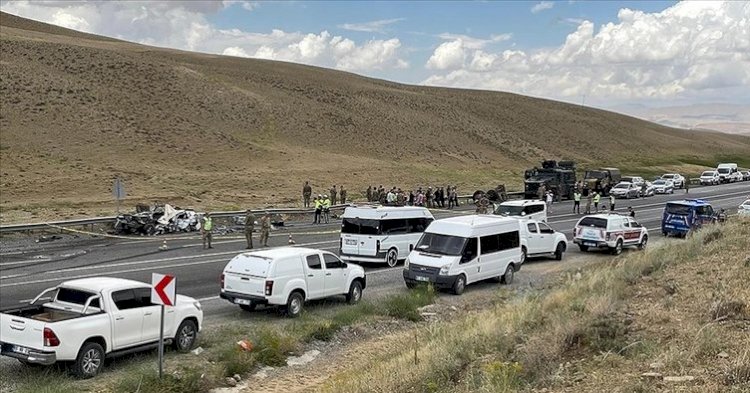 Van’da askeri ve sivil araçlar çarpıştı: Yaralanan askerlerden biri şehit oldu