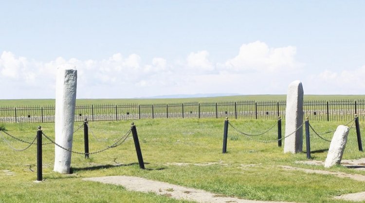 Türk dilinin yazılı ilk büyük metni