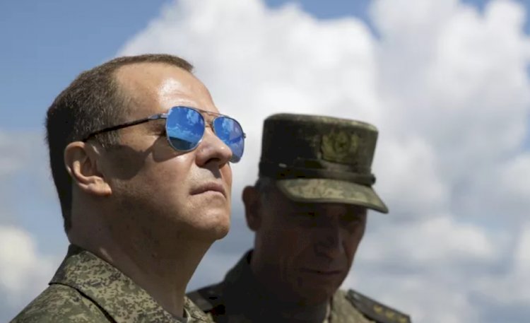 Medvedev: Ukrayna'nın karşı saldırısı başarılı olursa nükleer silah kullanmak zorunda kalırız