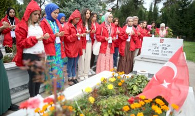 Gaziantep'ten Ordu'ya gelen öğrenciler şehit babasının fındığını hasat etti