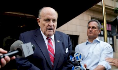 Trump'ın eski avukatı Giuliani 150 bin dolar kefaletle serbest kaldı