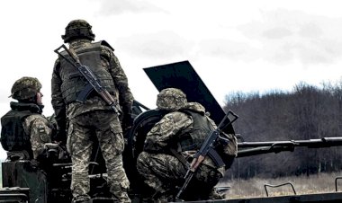 Ukrayna askerlerinin özel operasyonla Kırım'a girdiğini duyurdu