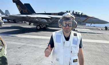 Damat Selçuk Bayraktar 'davet' üzerine USS Gerald R. Ford uçak gemisinde