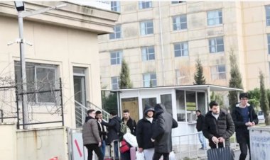 Yurtlardan çıkarılan depremzedeler anlatıyor: 'Hepimiz unutulduk, her şeyin üstü kapandı'