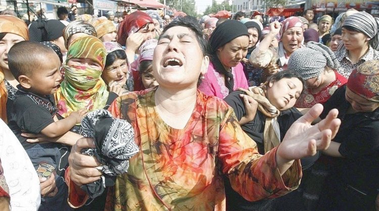 Pekin Uygurları aileleriyle tehdit edip bilgi toplamalarını istiyor: Zoraki casusun ardında Çin gölgesi