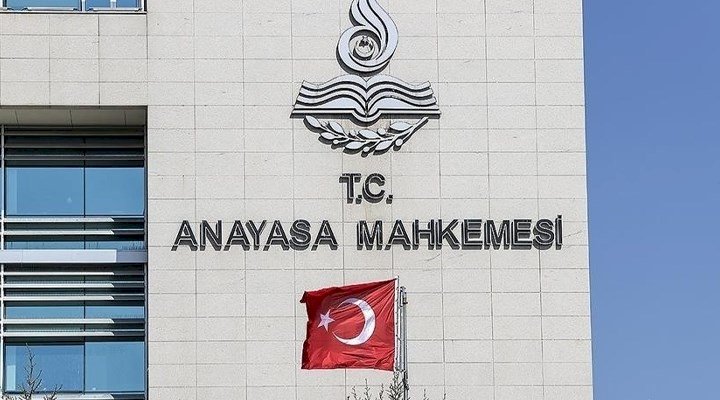 AYM'den Erdal Güney'e verilen 'cumhurbaşkanına hakaret' cezasına hak ihlali kararı
