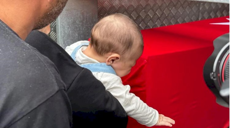Türkiye şehitlerine ağladı! 6 aylık bebekten babasına veda