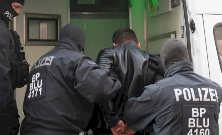 Almanya'da Türk vatandaşı 89 insan kaçakçısı yakalandı