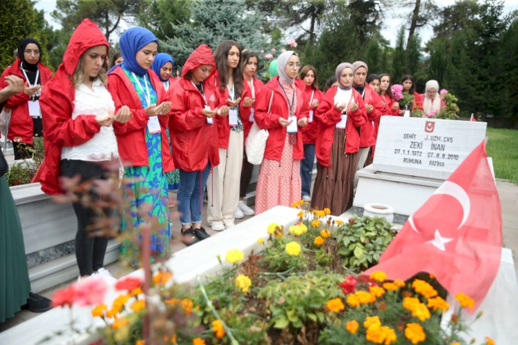Gaziantep'ten Ordu'ya gelen öğrenciler şehit babasının fındığını hasat etti