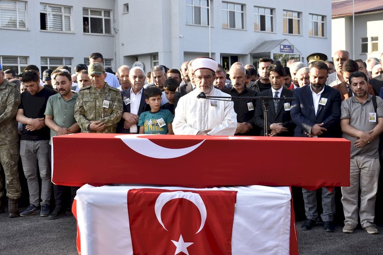 Şehit Piyade Sözleşmeli Er Bünyamin Barlık, son yolculuğuna uğurlandı