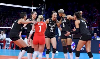 Türkiye Avrupa Kadınlar Voleybol Şampiyonası'nda yarı finalde son şampiyon İtalya ile karşılaşacak