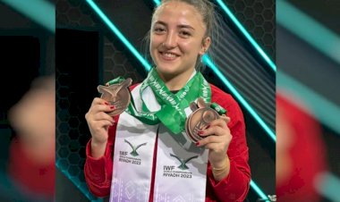 Halterci Cansu Bektaş dünya üçüncüsü oldu