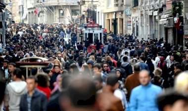 Türkiye’de iki kişiden biri seçimleri de meclisi de umursamıyor