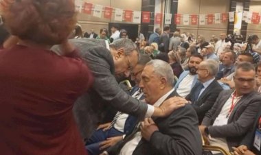 CHP'de olaylı kongre: Belediye başkanı ile il başkanı birbirine girdi