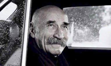 Ay Yapım, Tuncel Kurtiz'i Ezel'in ilk kez yayınlanan kamera arkası görüntüleriyle andı