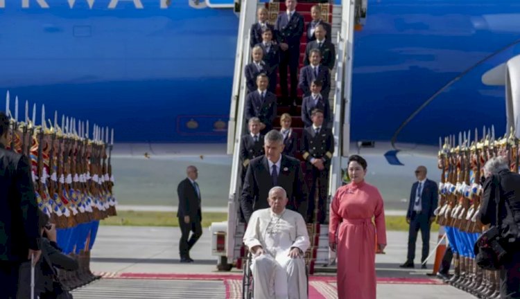 Papa Francis, bin 450 kişilik Katolik cemaatini ziyaret için Moğolistan'da