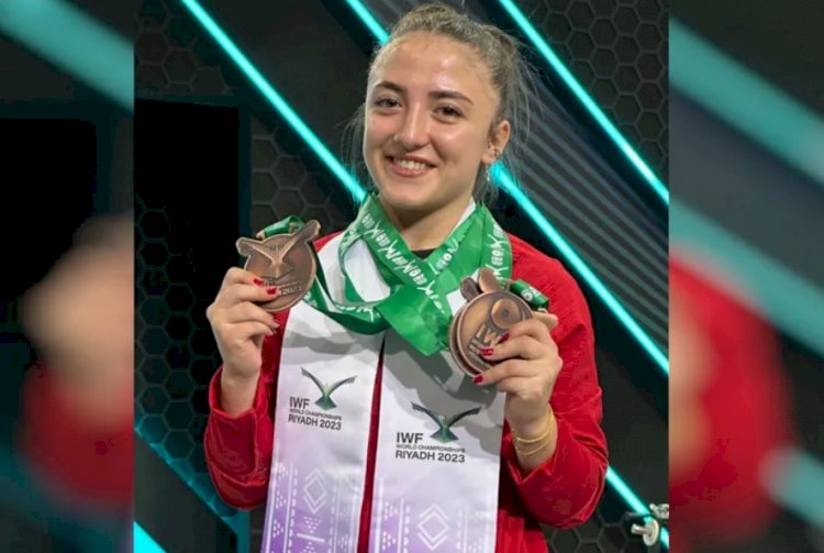 Halterci Cansu Bektaş dünya üçüncüsü oldu