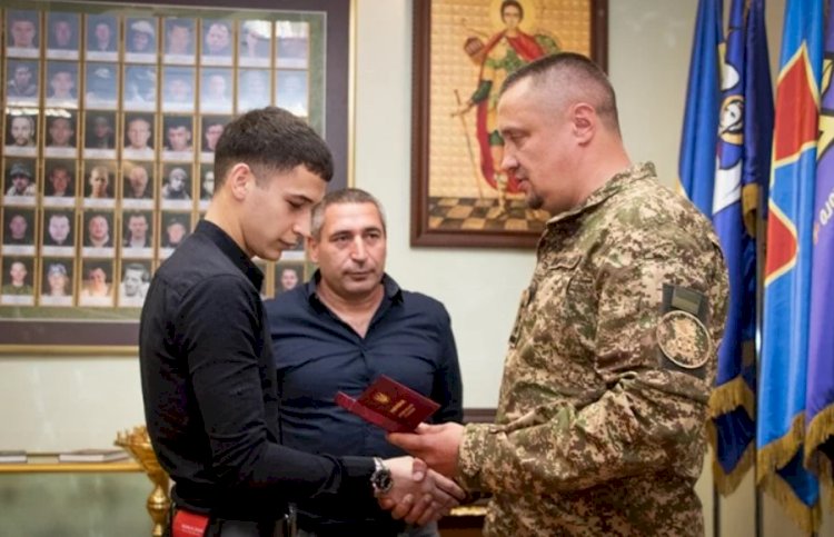 Donbas şehidi Kırım Tatar asker Eskender Nimetullayev'in devlet nişanı ailesine takdim edildi
