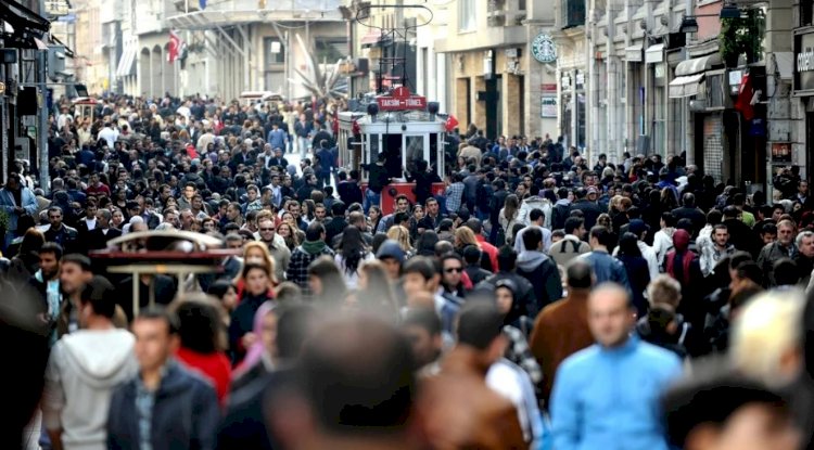 Türkiye’de iki kişiden biri seçimleri de meclisi de umursamıyor